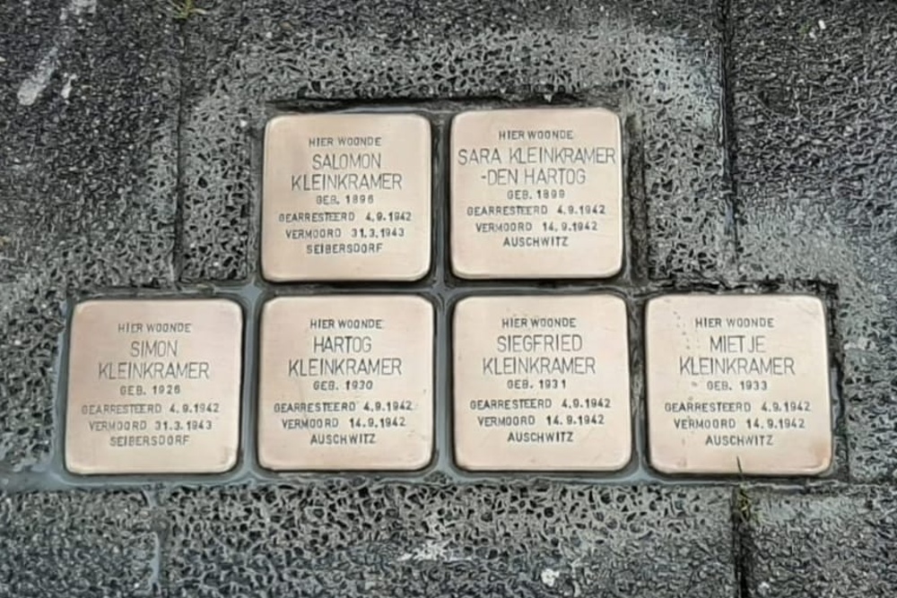 Stolpersteine Adriaan Volkersingel 22