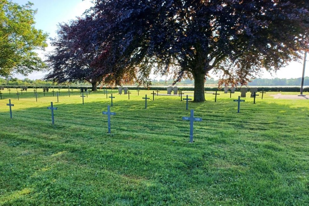 Duitse Oorlogsbegraafplaats Vermandovillers #2
