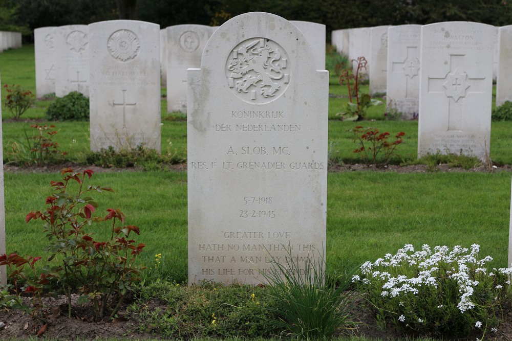 Commonwealth War Cemetery Jonkerbos #4