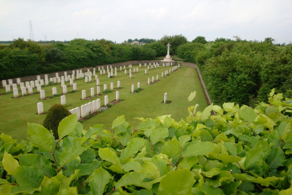 Commonwealth War Cemetery Quarry #2