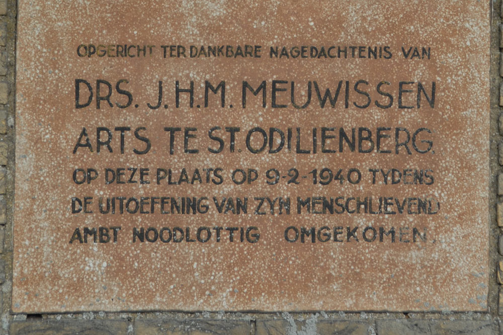 Herdenkingsmonument Dokter Meuwissen #2