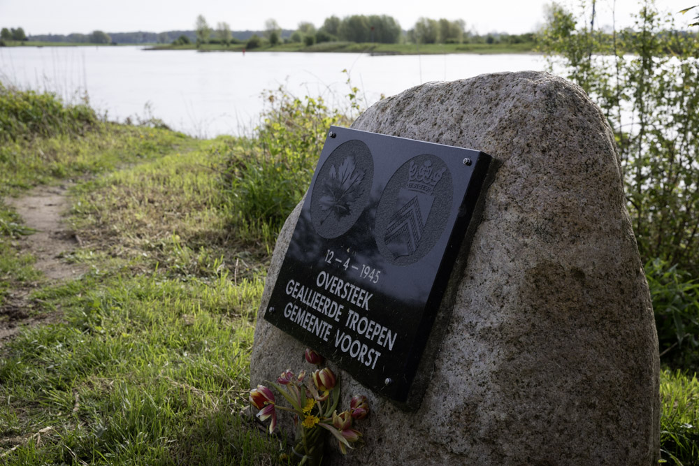 Monument IJssel oversteek #2