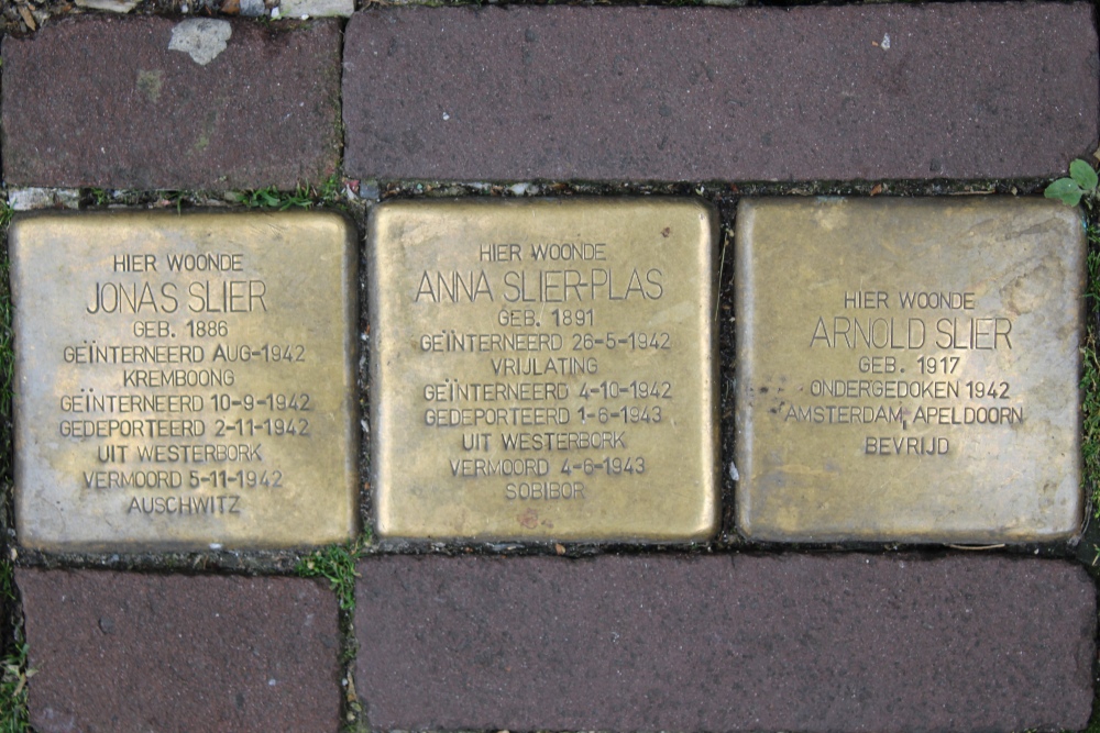 Stolpersteine Oude Doelenstraat 12
