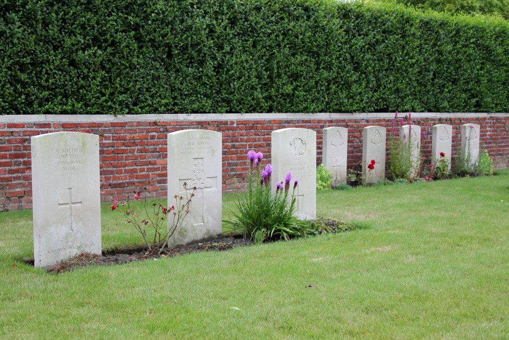 Commonwealth War Cemetery Ingoyghem #5