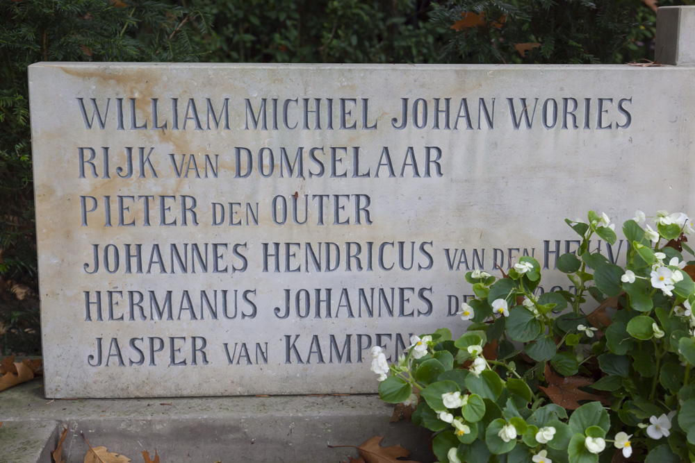 Nederlandse Oorlogsgraven Oude Algemene Begraafplaats Leersum #2