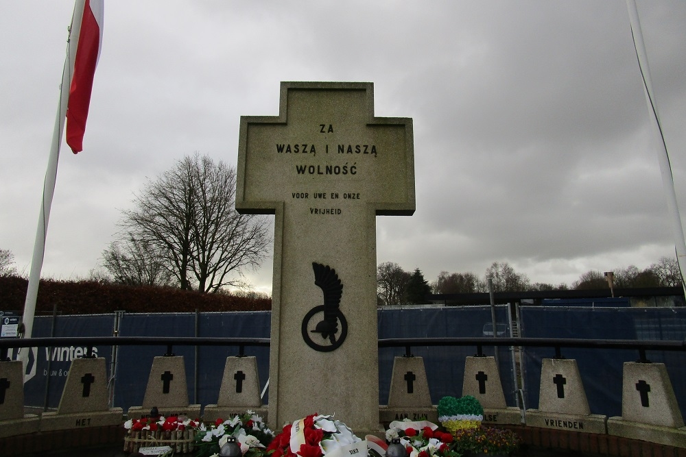 Monument op Poolse Oorlogsbegraafplaats #5