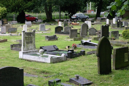 Commonwealth War Graves St Thomas Churchyard