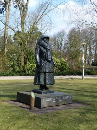 Statue Queen Wilhelmina of the Netherlands #5