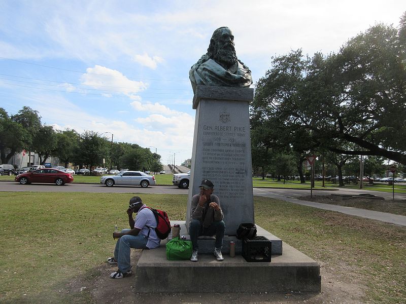 Monument Generaal Albert Pike #1