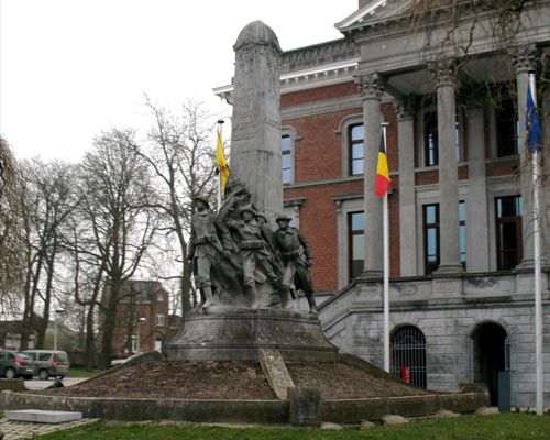 Oorlogsmonument Marche-en-Famenne #1