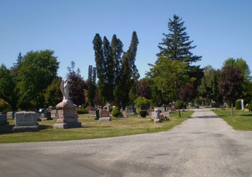 Commonwealth War Graves Queens Lawn Cemetery #1