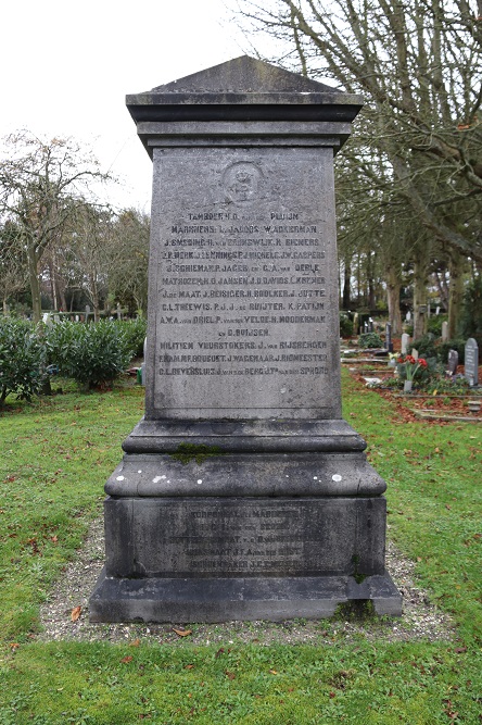 Grave Memorial W.W.l Old General Cemetery Den Helder #5