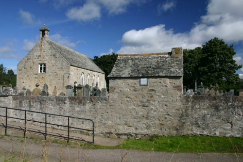 Commonwealth War Graves Cromdale Parish Churchyard