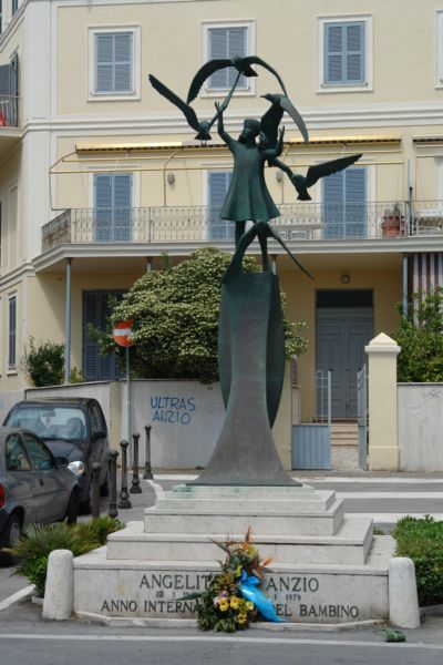 Monument Angelita van Anzio #1