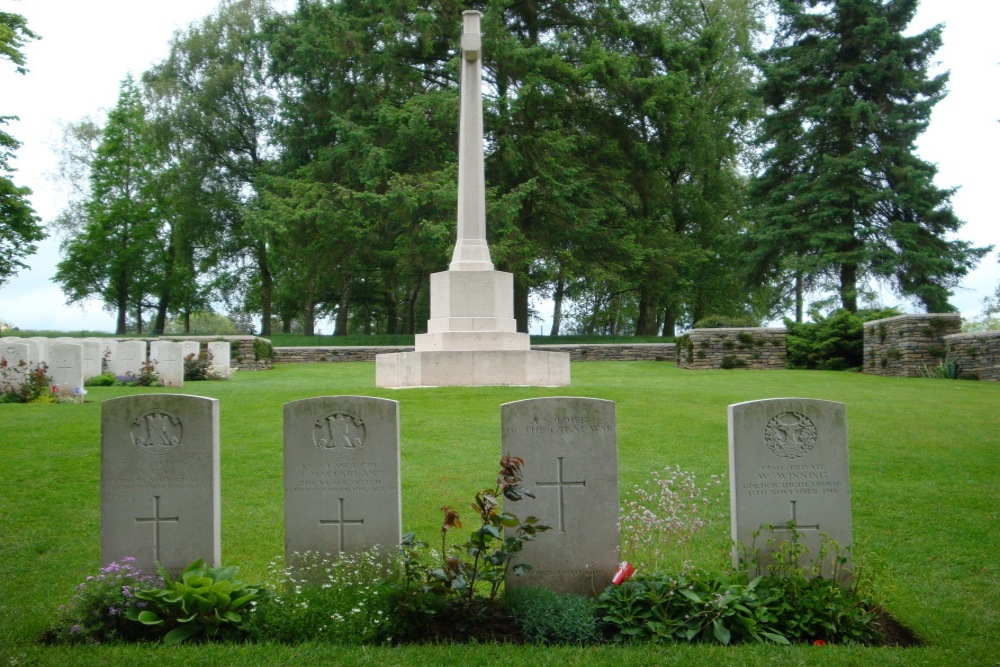 Commonwealth War Cemetery Y Ravine #3