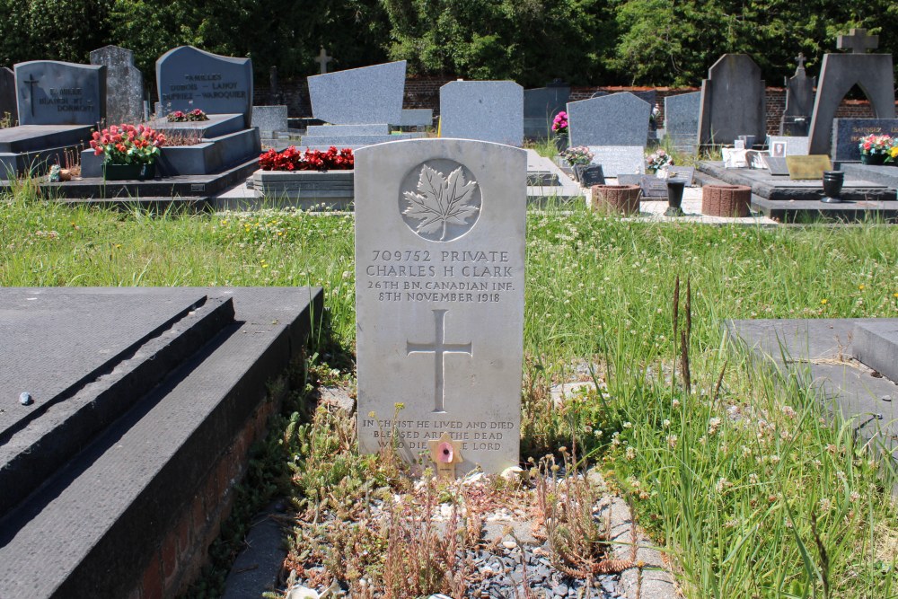 Commonwealth War Grave Boussu-Bois #1