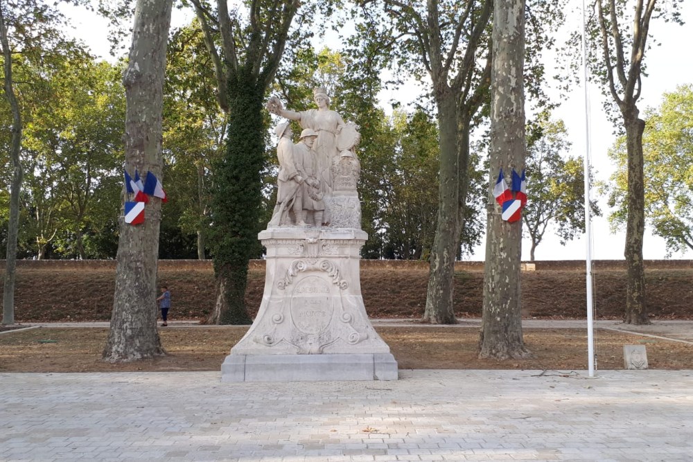 War Memorial Amboise #1