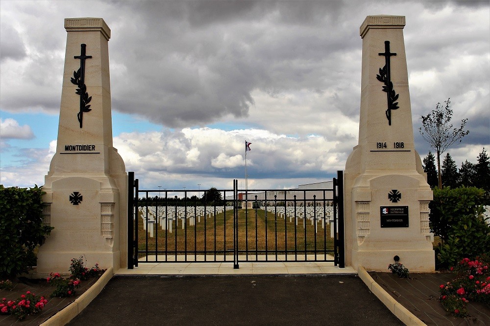 War Cemetery Montdidier