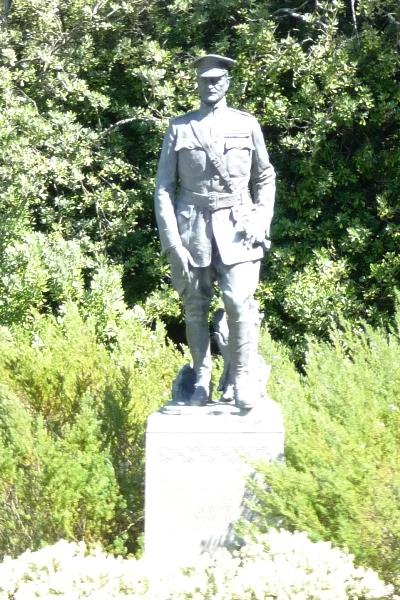 Statue General Pershing