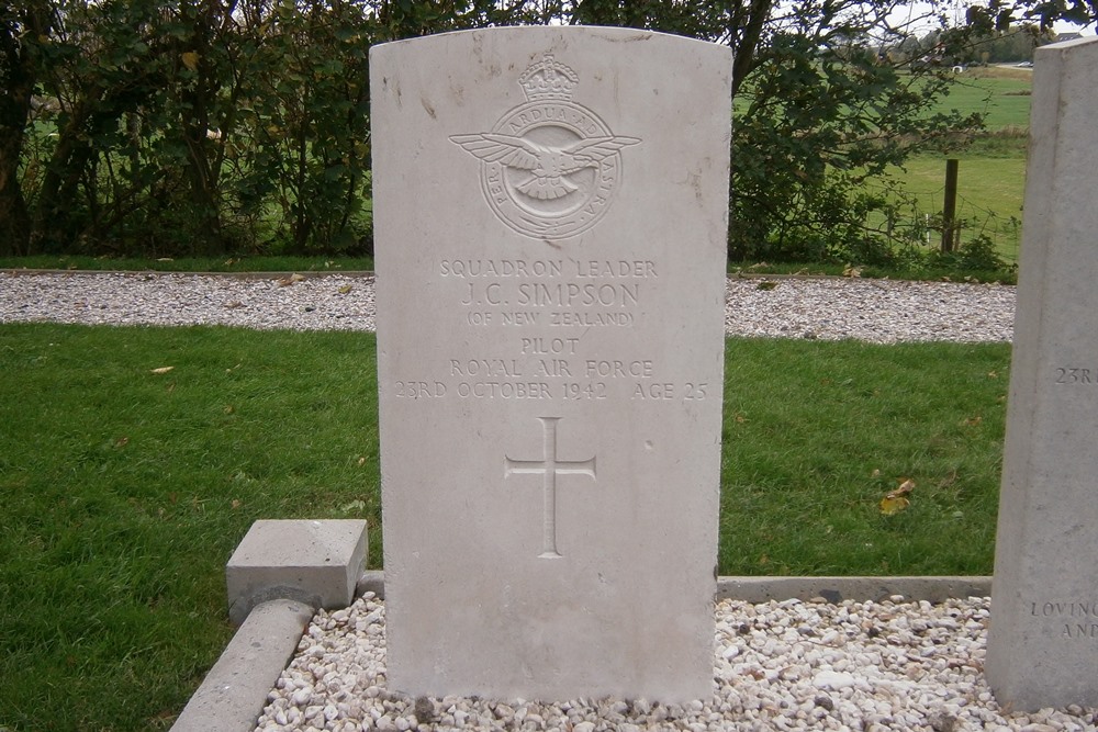Commonwealth War Graves Protestant Churchyard Raard #2