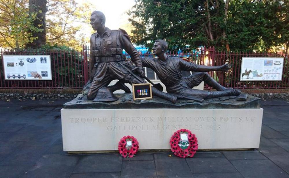 Monument Frederick William Owen Potts VC en Berkshire Yeomanry