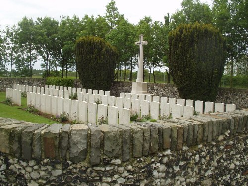 Commonwealth War Cemetery Summit Trench