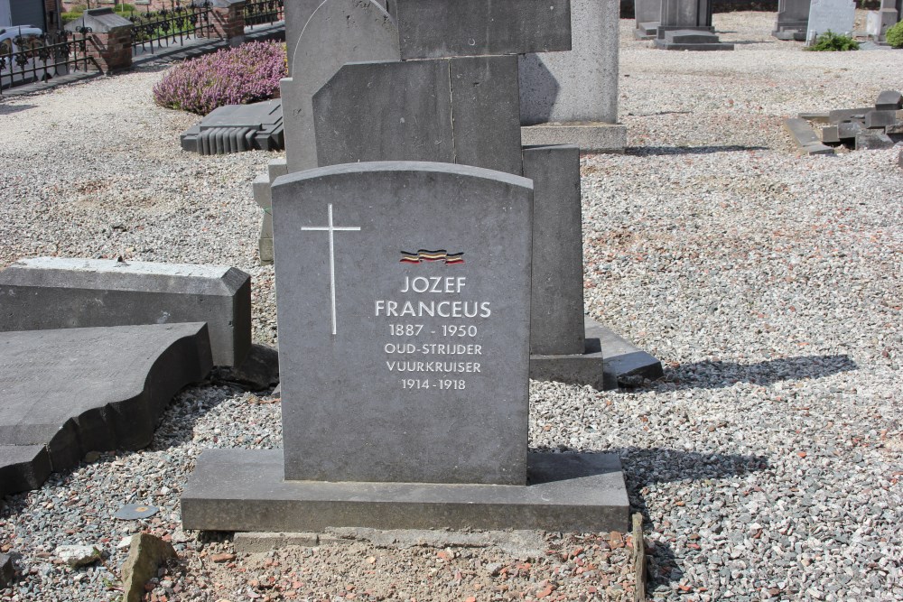 Belgian Graves Veterans Strijpen Churchyard #1