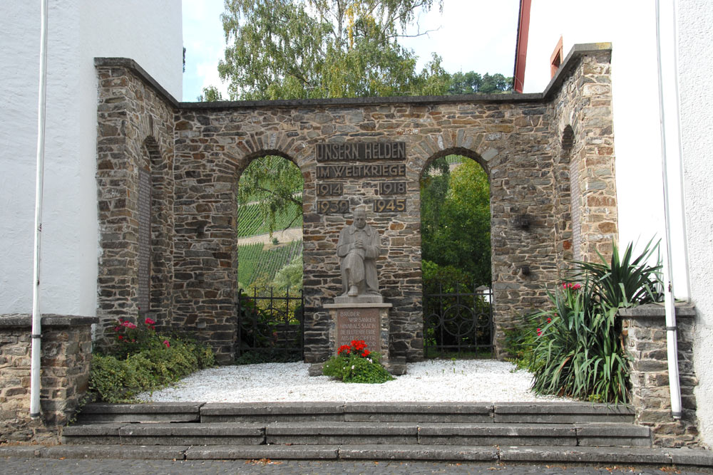 Oorlogsmonument Brauneberg #1