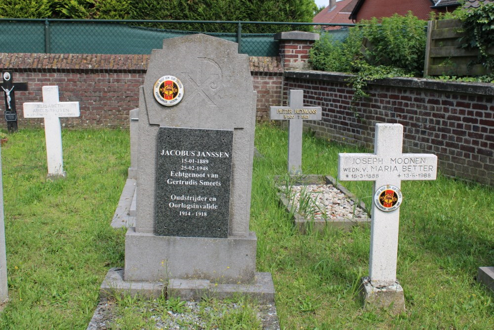 Belgische Graven Oudstrijders Molenbeersel Kerkhof #4