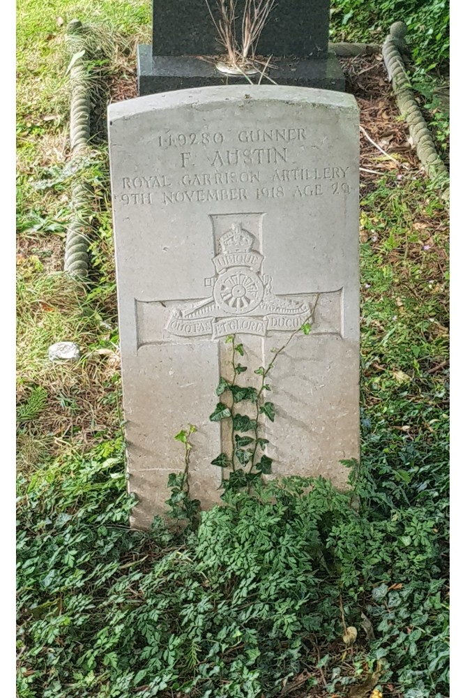 Oorlogsgraven van het Gemenebest St. Mary Magdalene Churchyard #1