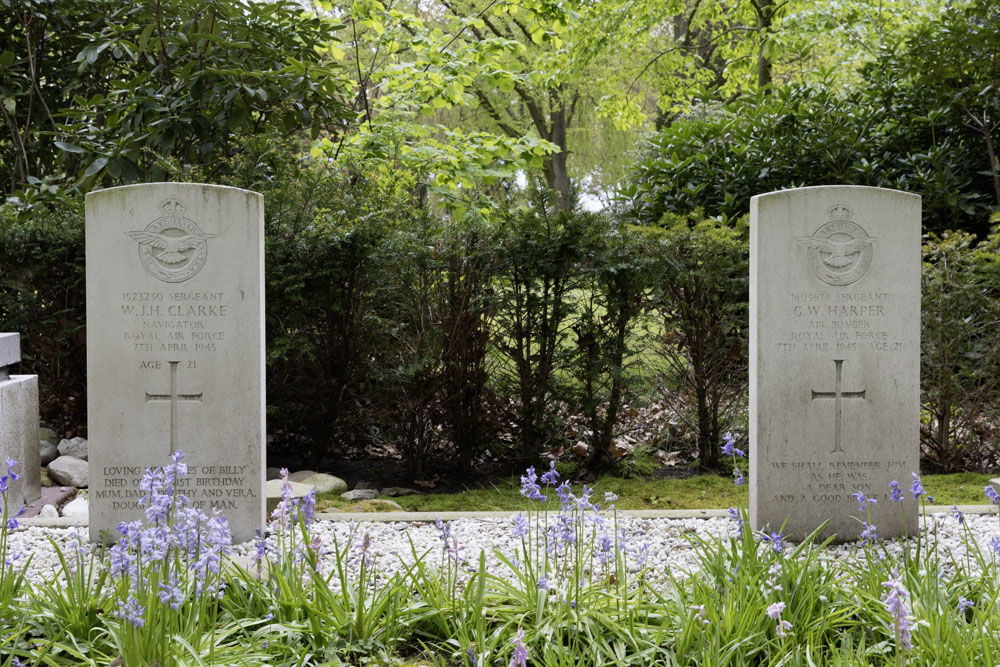 Oorlogsgraven van het Gemenebest Vaassen #4