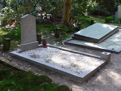 Commonwealth War Graves Communal Cemetery Zeist #1