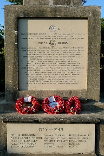 Oorlogsmonument Southend en Bradfield #2