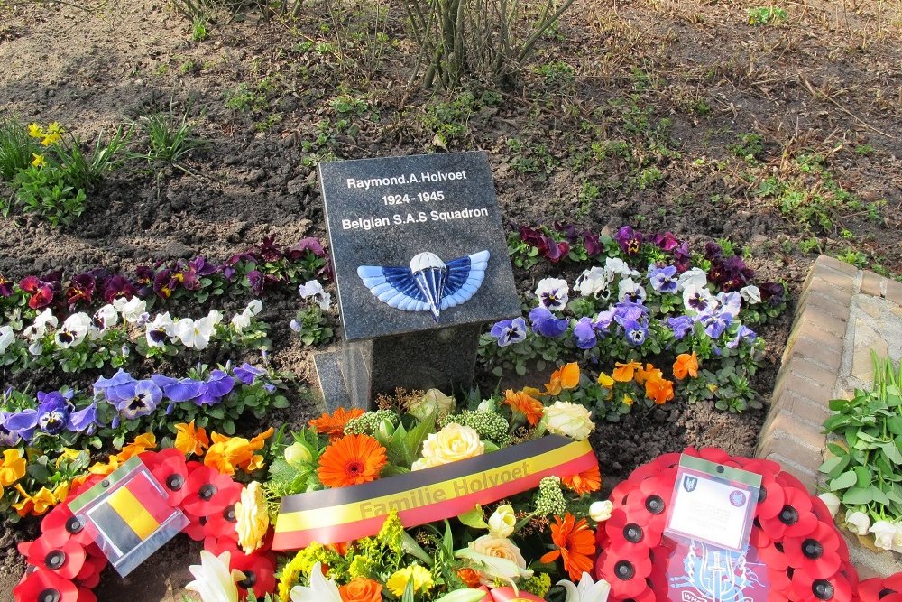 Memorial Katerveer near IJssel bridge #5