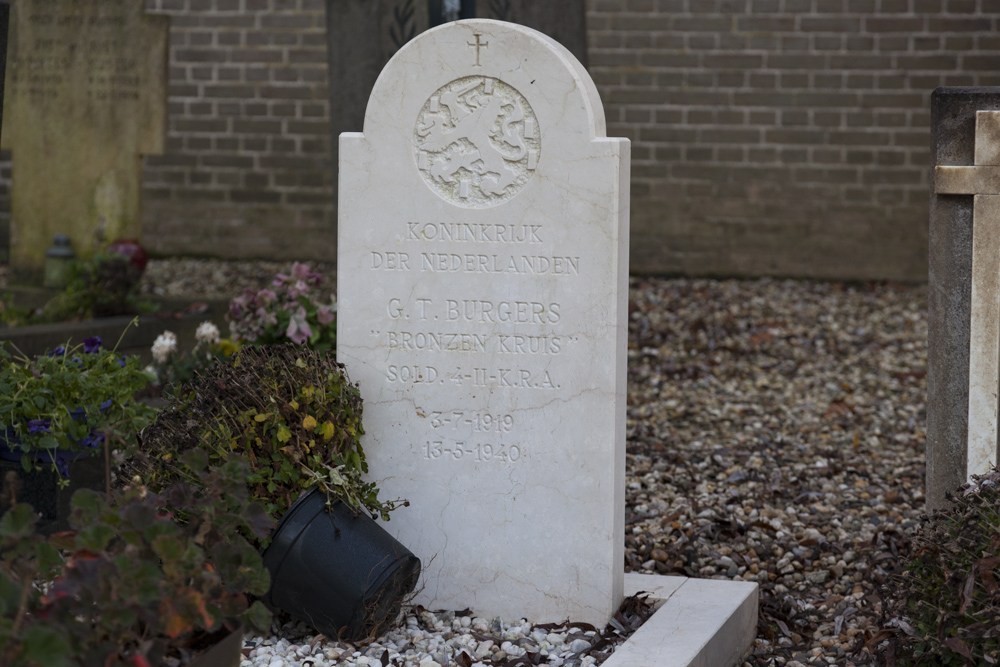 Nederlands Oorlogsgraf Rooms Katholieke Begraafplaats St. Hubertus Ooij #1