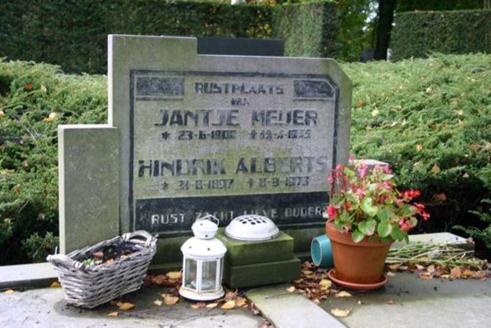 Dutch War Graves Hoogezand #3