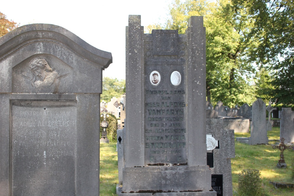 Belgian Graves Veterans Old Cemetery Torhout #4