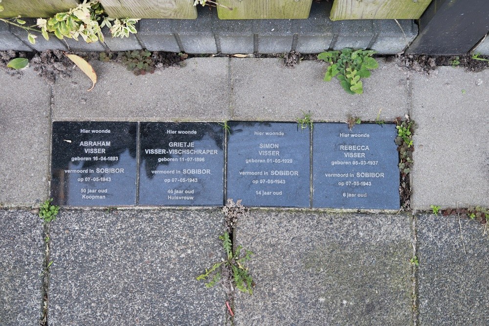Memorial Stones Jacob Roggeveenstraat 1 (was Langestraat)
