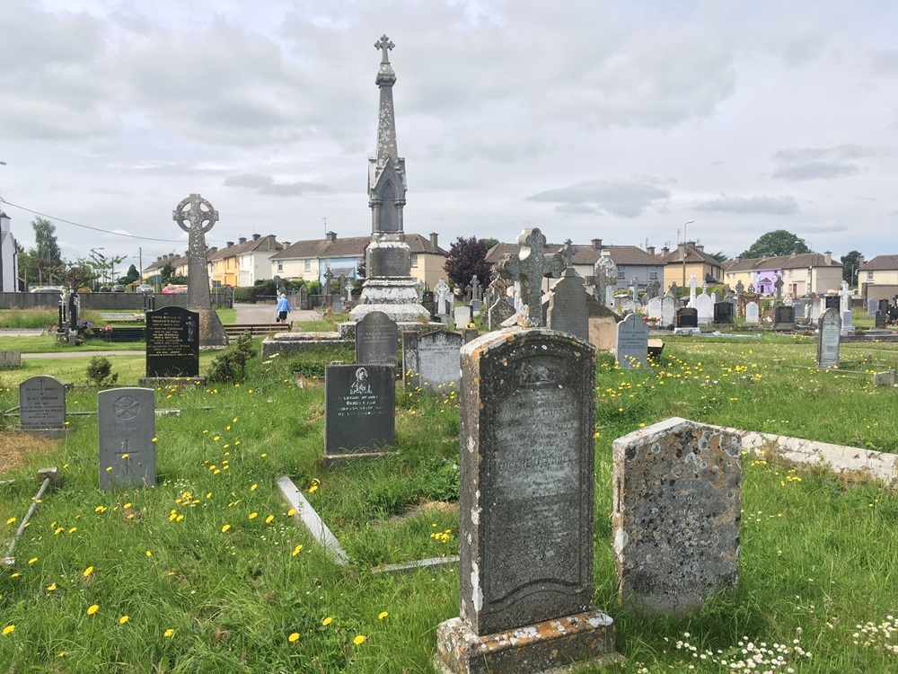 Commonwealth War Graves Holy Cross Cemetery