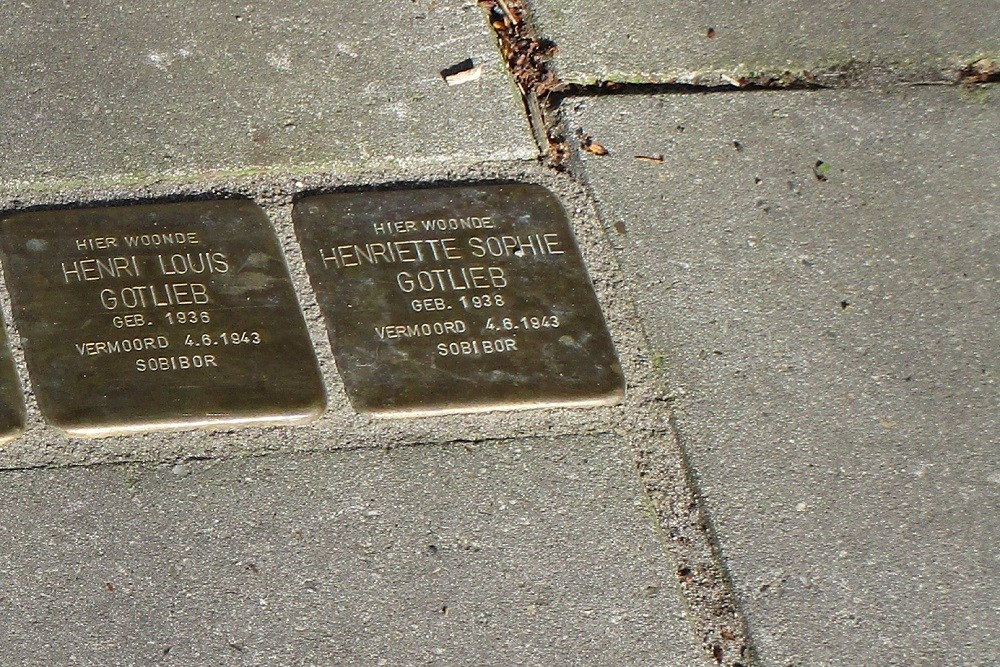 Stolpersteine Van der Does de Willeboissingel 26 #4