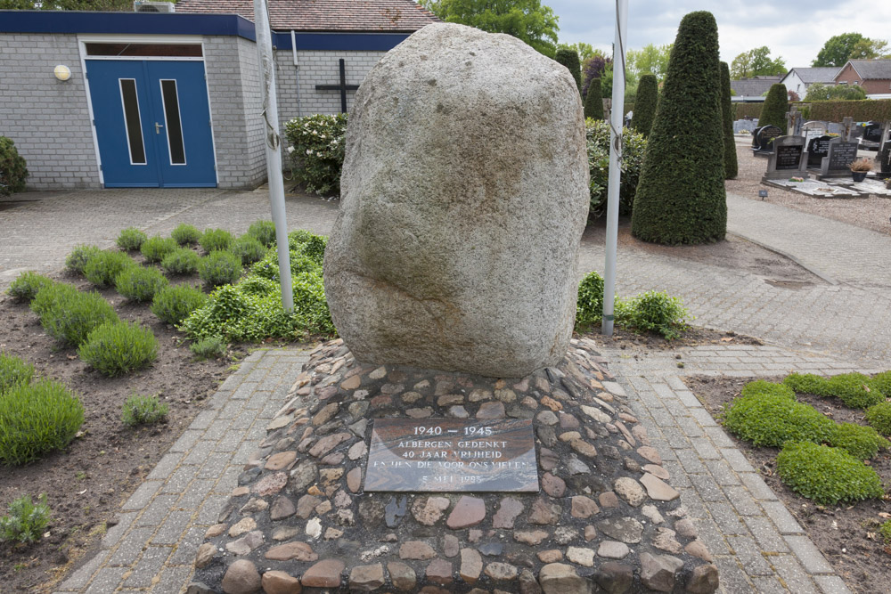 Oorlogsmonument Rooms Katholieke Begraafplaats Albergen #1