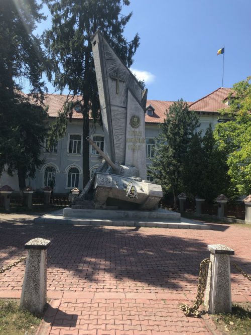 Tankmonument Pitesti #2