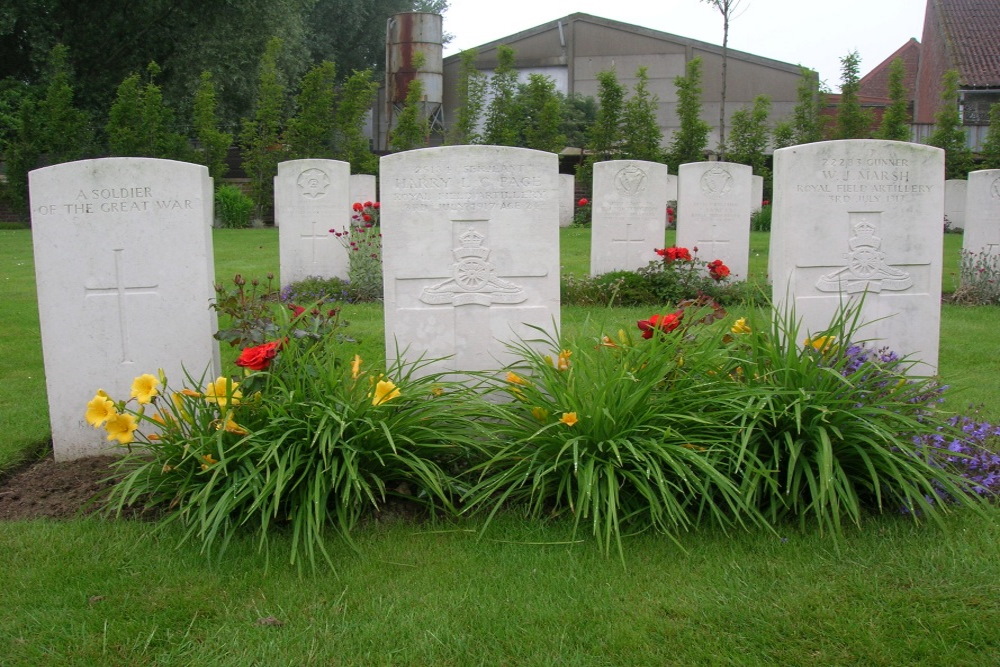 Commonwealth War Cemetery Lone Tree #3