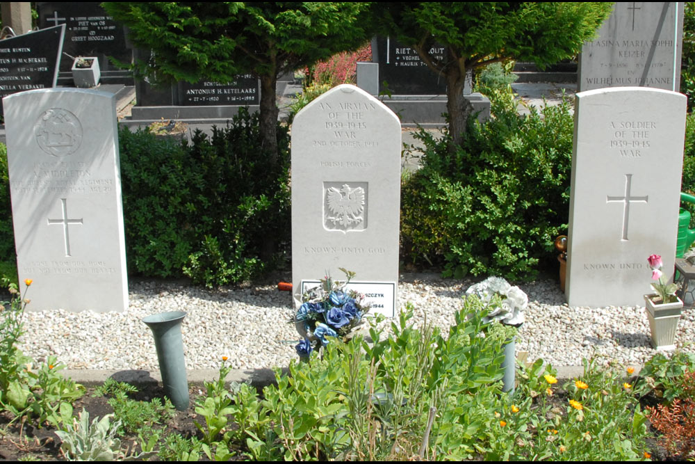 Oorlogsgraven van het Gemenebest Rooms Katholieke Kerkhof Veghel