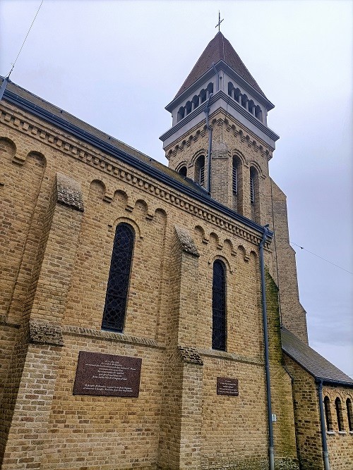 Gedenktekens Kerk Les Hemmes #2