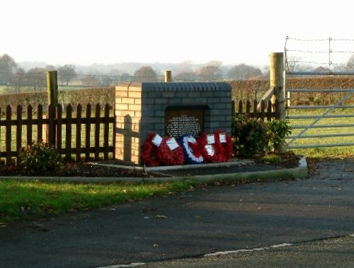 Monument Crash Wellington Bommenwerper HF465 #1