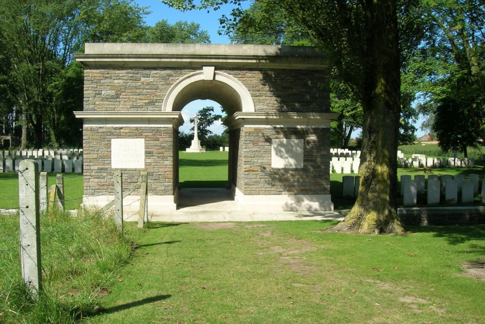 Commonwealth War Cemetery Maple Copse