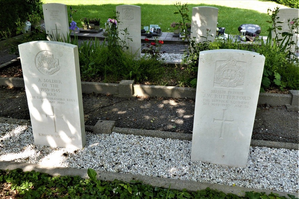 Commonwealth War Graves Wulpen #4