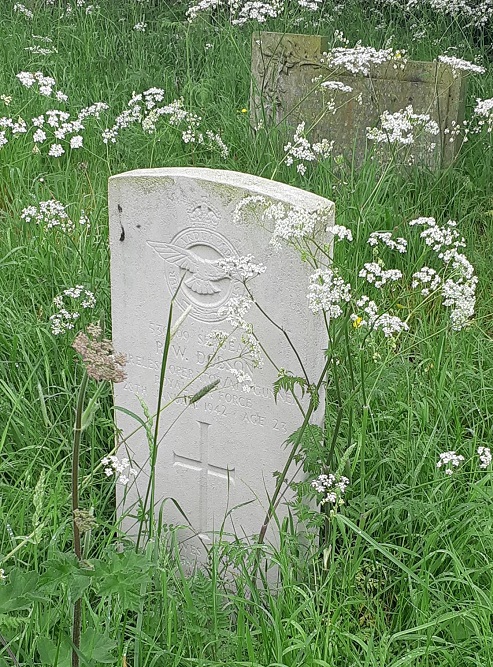 Oorlogsgraven van het Gemenebest St. John Churchyard #2
