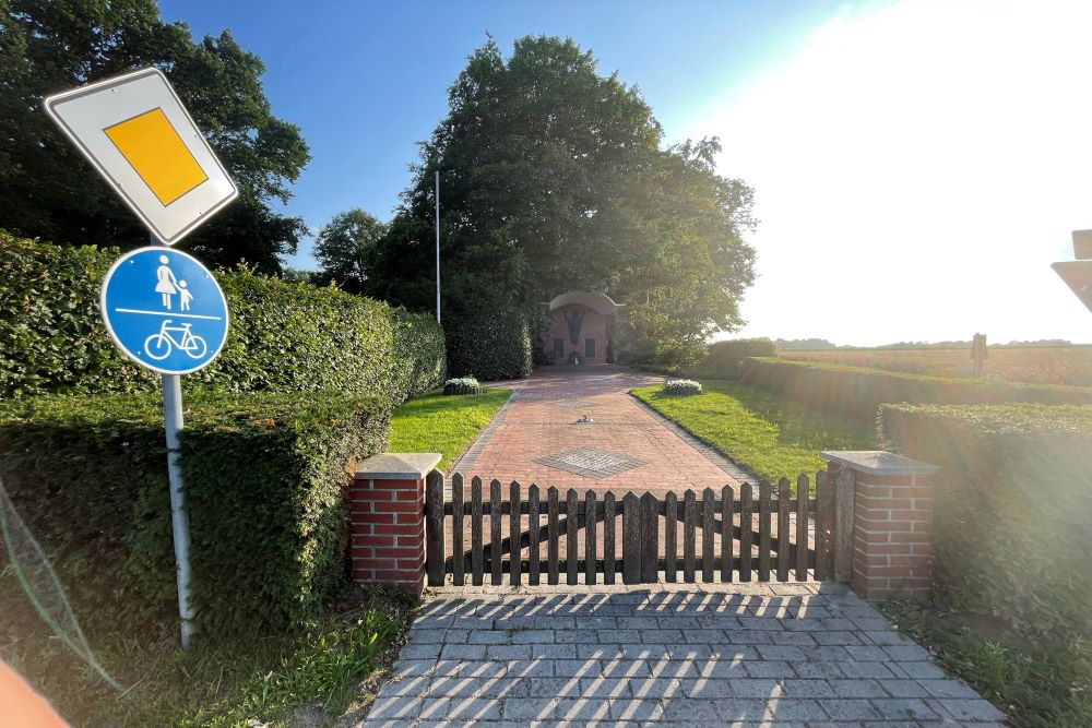 Monument To The Fallen Shooting Club Ahlde #2